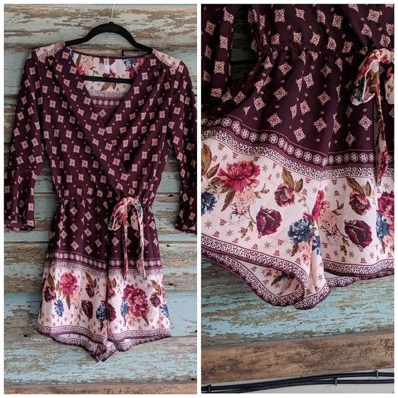 Xhilaration Dresses & Skirts - Romper Bell sleeves floral diamond design pockets